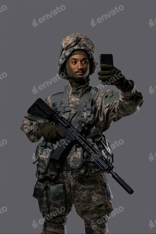 Preview: Dark skinned soldier in military uniform
