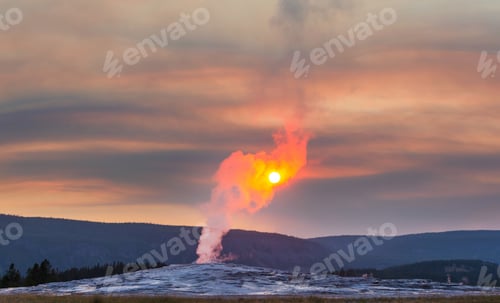 Preview: Geyser in Yellowstone
