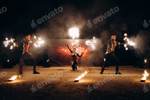 Preview: fiery pieces of a fire show
