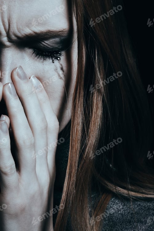 Preview: Woman with smudged makeup