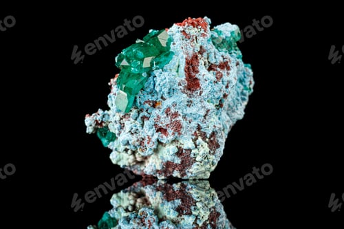 Vista previa: macro mineral stone Dioptase on a black background