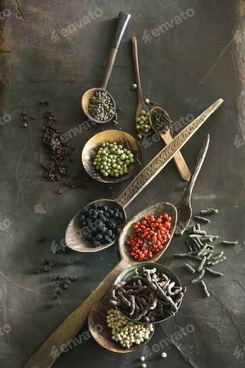 Preview: Various sorts of pepper on spoons