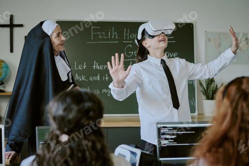 Preview: Experiencing Virtual Reality in Classroom Setting