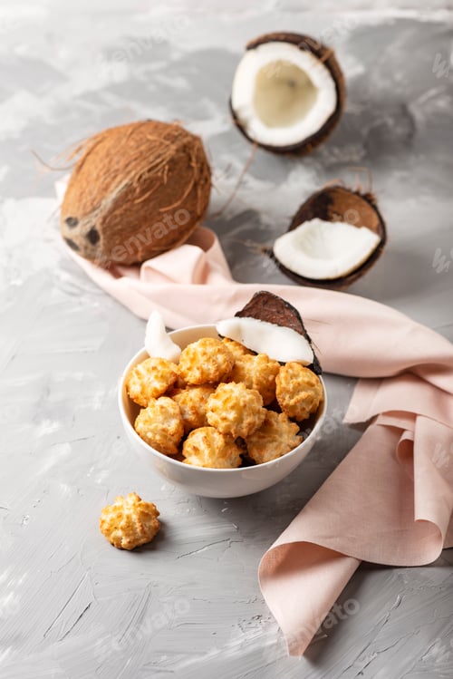 Preview: coconut cookies on the marble table