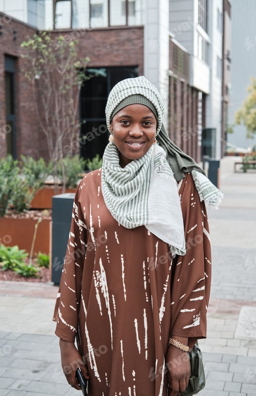 Preview: African woman in the city