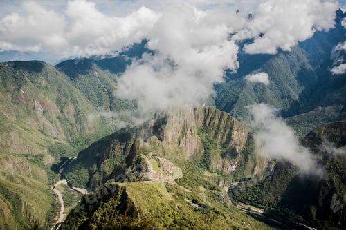 Vorschau: Erhöhter Blick auf bewölkte Berge, Machu Picchu, Cusco, Peru, Südamerika