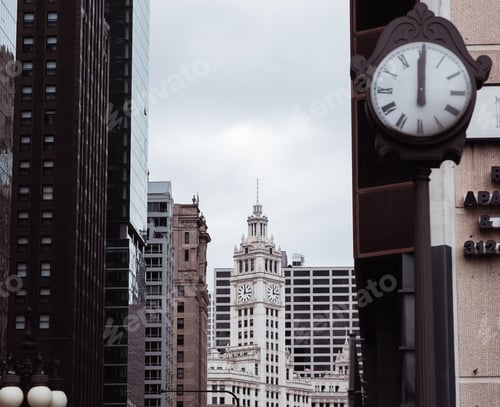 Preview: Beautiful shot of the Wrigley Building in Chicago, Illinois