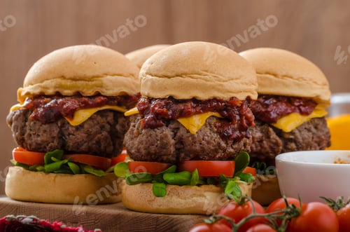Preview: Beef Sliders with homemade barbecue sauce