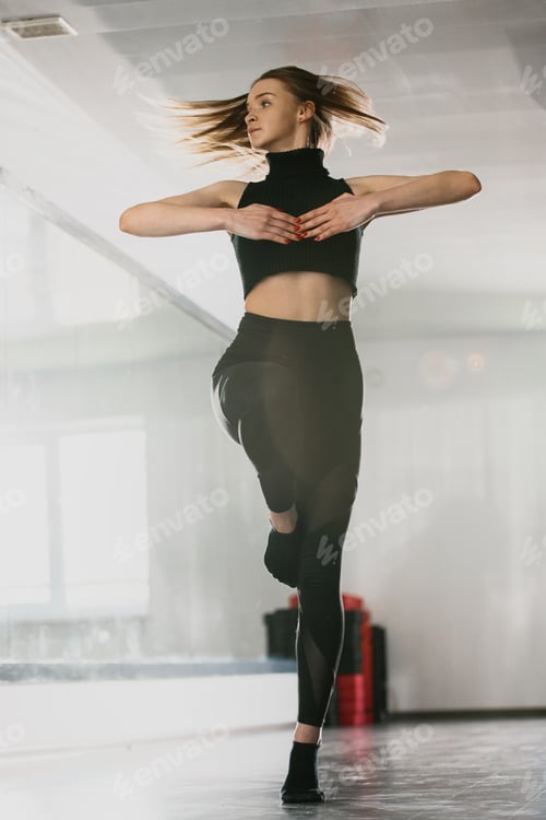 Preview: Dynamic Spin of a Contemporary Dance Artist