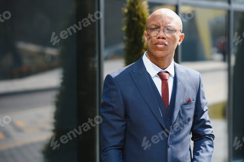 Preview: Confident african american businessman outdoor