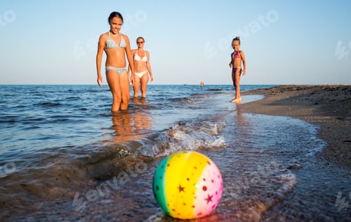 Preview: Pretty young woman plays ball with her daughters