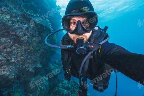 Preview: selfie of a scubadiver in a coral reef