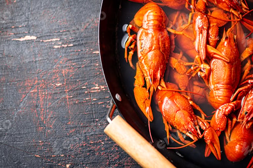 Preview: Crayfish are boiled in a saucepan.