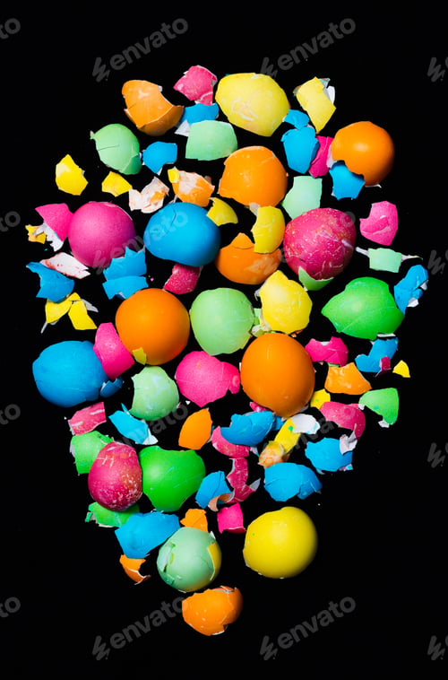 Preview: Painted broken egg shells on black