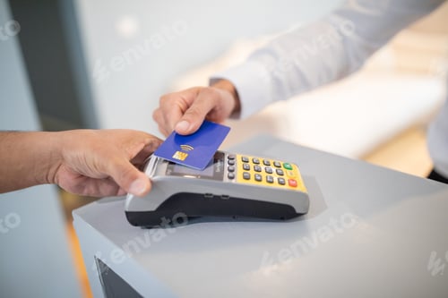 Preview: Contactless payment process at a checkout counter in a retail store