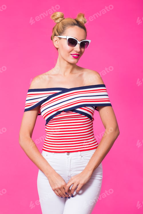 Preview: Beauty surprised fashion funny model girl wearing sunglasses. Expressing positive emotions, smile