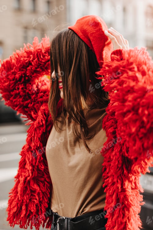 Preview: Portrait of positive straight-haired girl dressed in shaggy fur coat, t-shirt and beret against bac