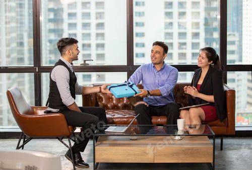 Preview: Multiethnic business people working together in the office