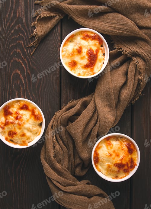 Preview: Julienne with mushrooms and cheese, in white ceramic cups, homemade, top view, no people,