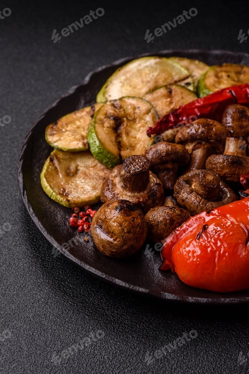 Preview: Grilled vegetables, bell peppers, mushrooms, and zucchini, a vegetarian meal. Grilled vegetables