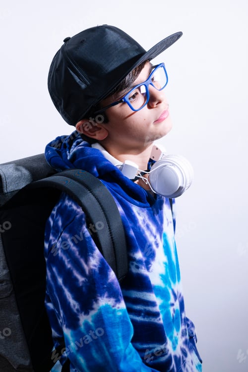 Preview: Young boy with cap and headphones