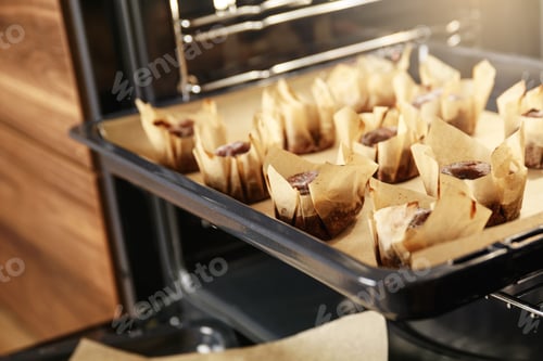 Preview: Cooking tasty sweet muffins in the oven