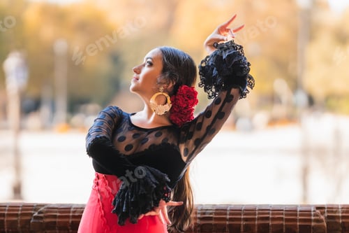 Preview: Hispanic woman dancing flamenco in traditional dress