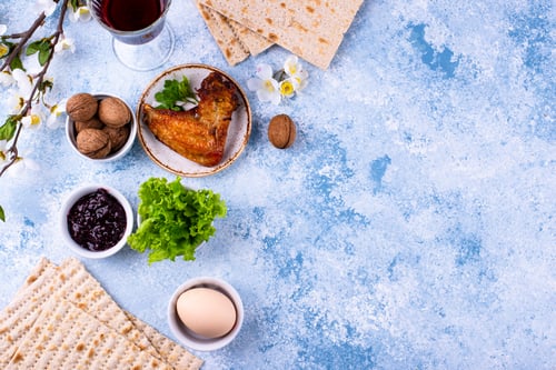 Preview: Traditional Passover Seder plate with symbolic foods. Symbolic of Jewish holiday Pesah.