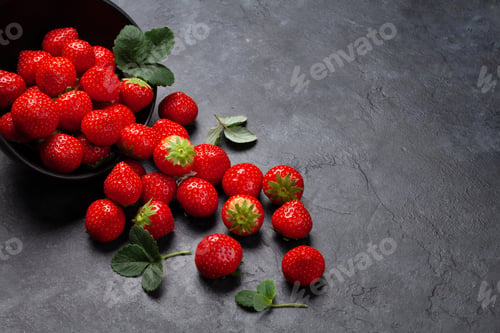 Preview: Ripe garden strawberry