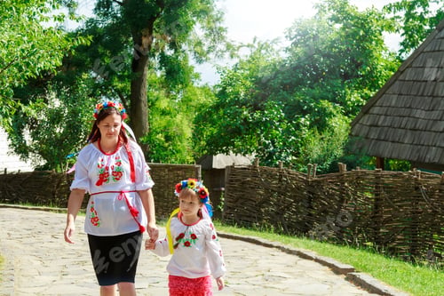 Preview: sets of Ukrainian traditional wreaths against the leaves