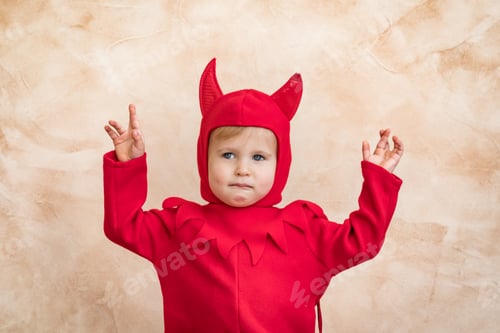 Preview: Happy child dressed Halloween costume