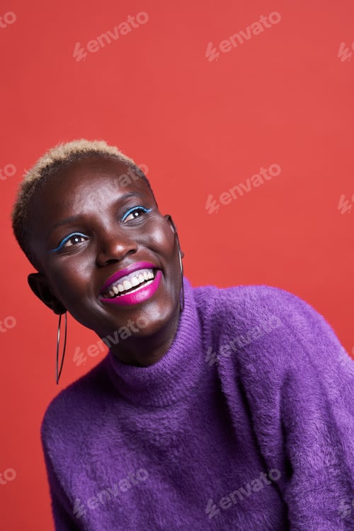 Preview: Cheerful African woman with short hair