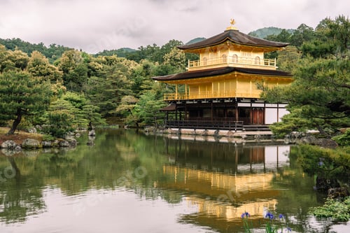 Preview: Scenic view of Kinkaku-ji Buddhist temple in Kyoto, Japan.