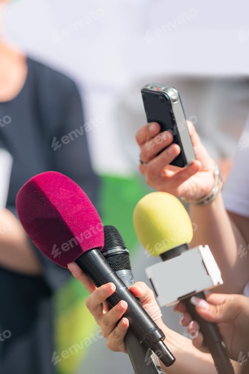Preview: Media Presence: Journalists with Microphones at Green Agenda Event