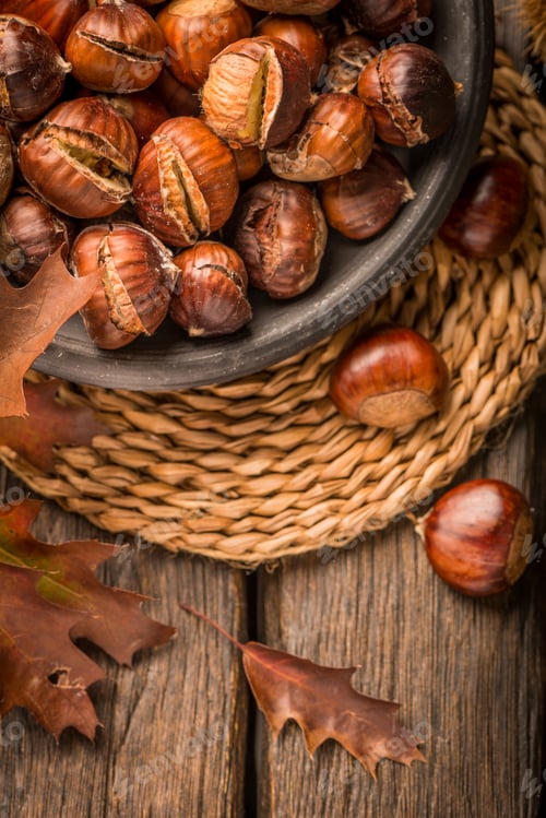 Preview: Roasted chestnuts and leaves