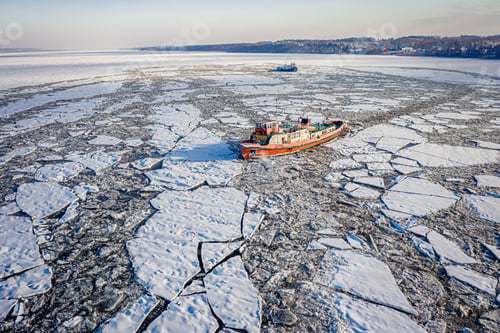 Preview: Icebreakers crushing ice on Vistula River near Plock, 2020-02-18, Poland