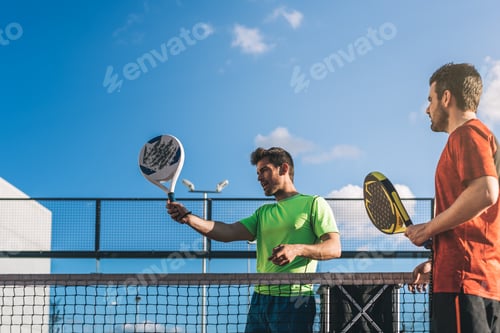 Preview: Monitor teaching padel class