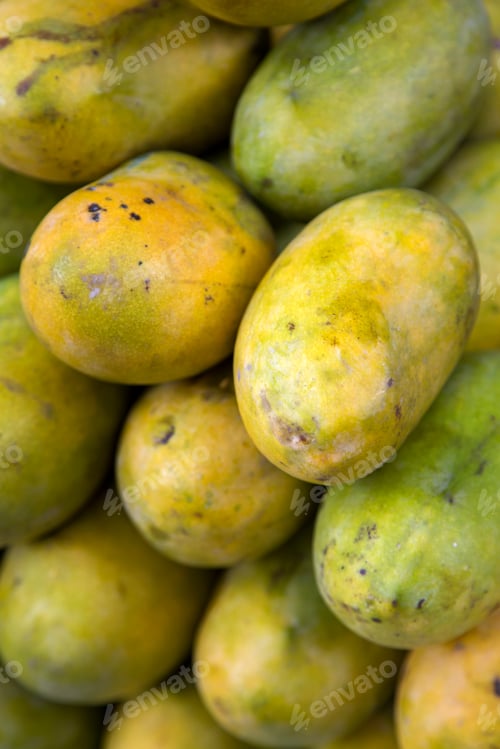 Preview: Papaya on market in Mumbai, India