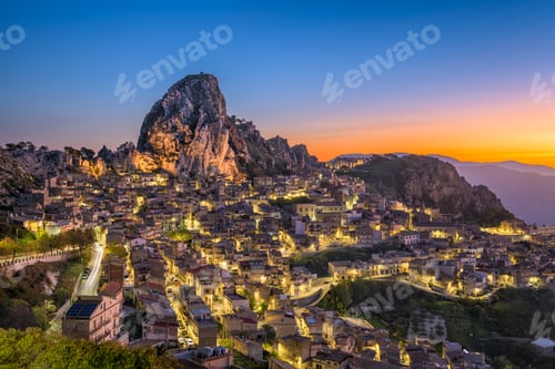 Preview: Caltabellota, Italy at Dawn