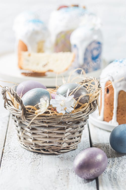 Preview: Easter table with Easter eggs
