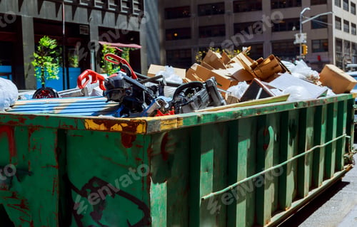 Vista previa: New York City Manhattan container Over flowing Dumpsters being full with garbage