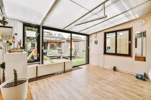 Preview: Spacious bright room with sports equipment and a door to the courtyard