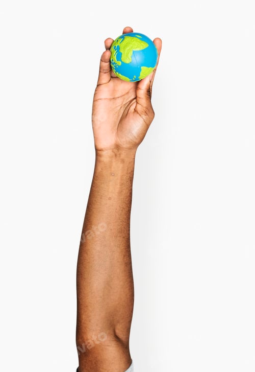 Preview: Hand holding variation of object