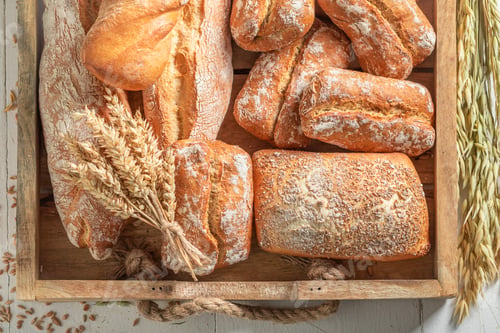 Preview: Mix of crunchy buns and baguettes on wooden table