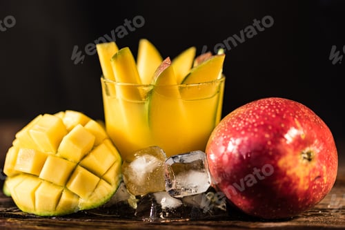 Preview: Mango juice and mango on wood table