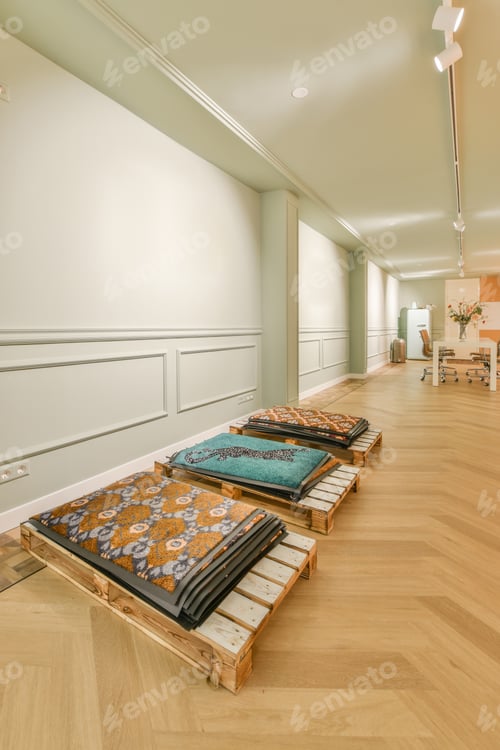 Preview: Spacious room with various areas