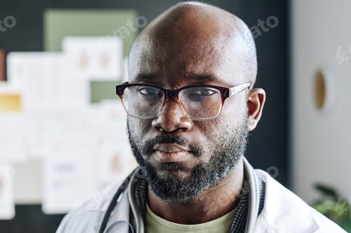Preview: African medical specialist at hospital