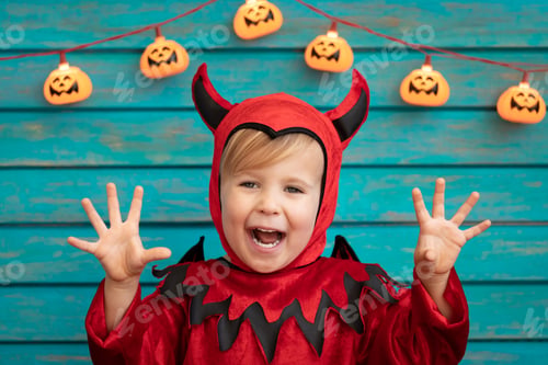 Preview: Happy child dressed Halloween costume