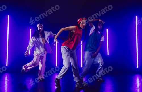 Preview: Group of hip hop dancer dancing together.