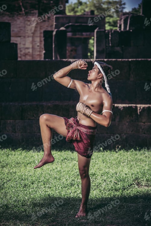 Preview: A boxer tied a rope in his hand and performed a fight, The martial arts of Muay Thai.